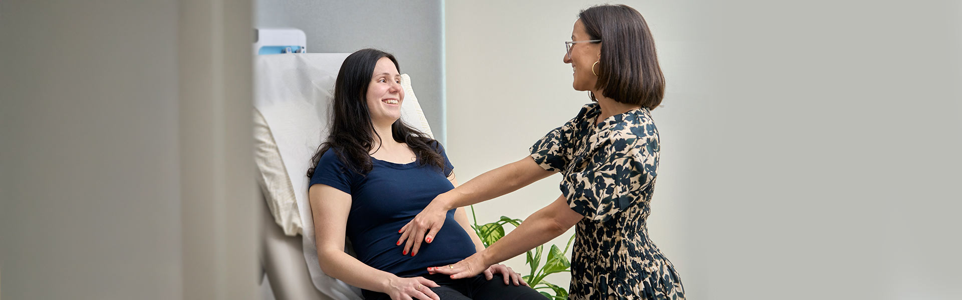 midwife examining pregnant patient