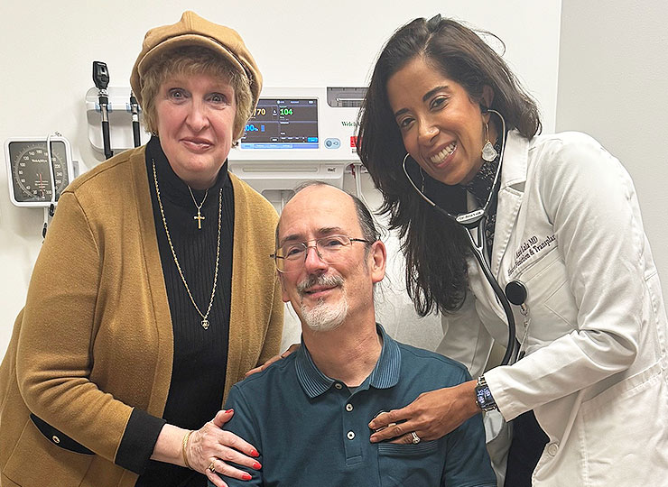 Photo of patient, family, doctor 