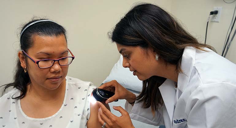 Image of Doctor with patient