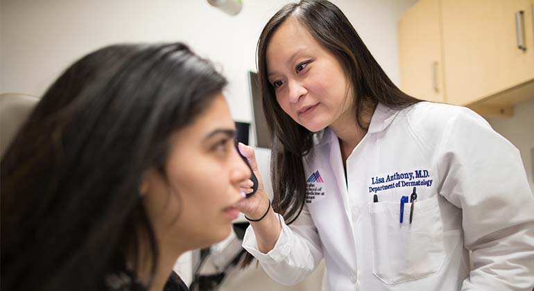 Image of Dr. Lisa Anthony with patient