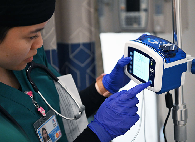 Photo of nursing using medical equipment