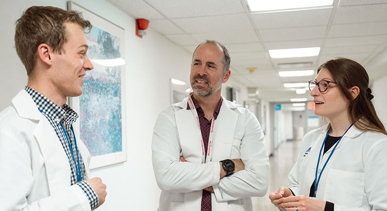 Image of doctors talking