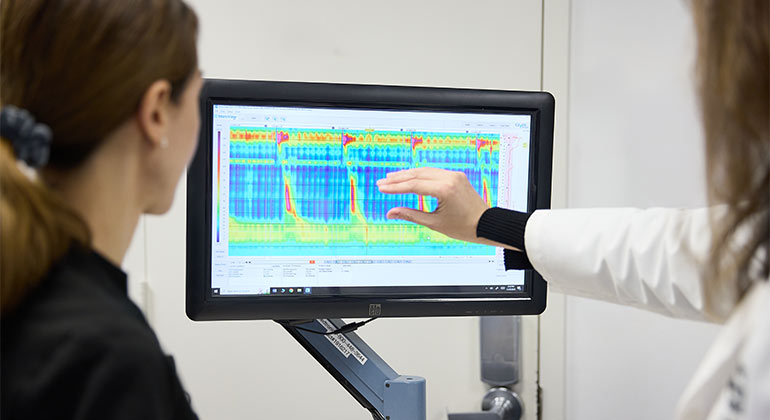 doctors tracking activity on monitor