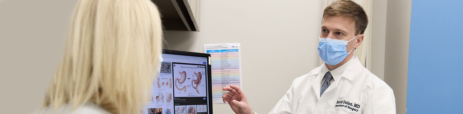 doctor showing patient an image of the stomach on a computer