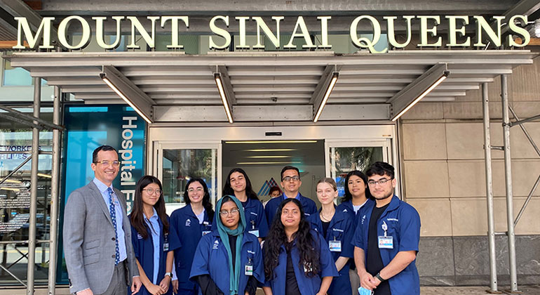 Image of Mount Sinai Queens Volunteers