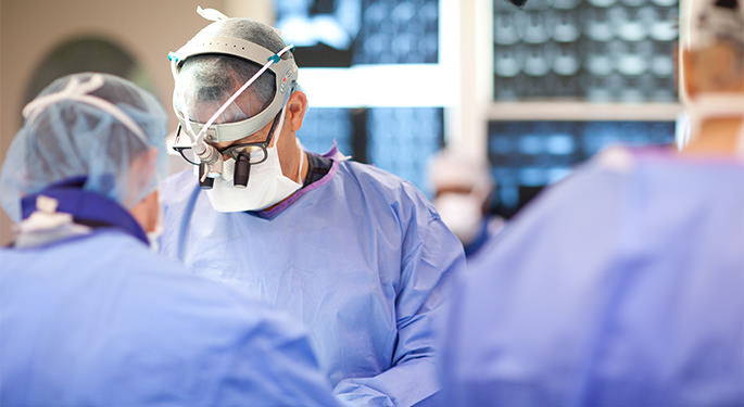 Image of Dr. Andrew Hecht, Chief of Spine Surgery and Director of Spine Center, performing surgery procedure