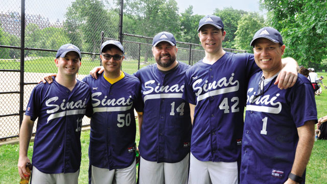 group shot of Sinai baseball team players
